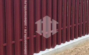 Забор из евроштакетника на ленточном фундаменте